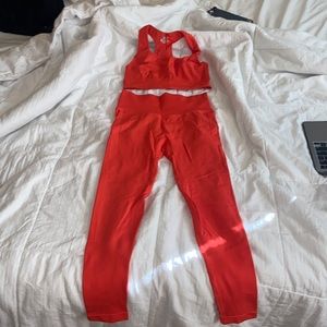 Matching yoga/workout set. Beautiful color!